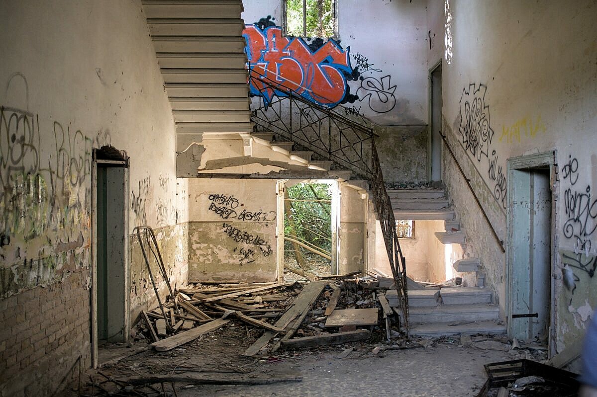 Poveglia - the remains on the main entrance hall